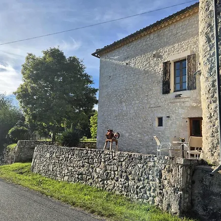 Coussoulesses Bed & Breakfast Anthé
