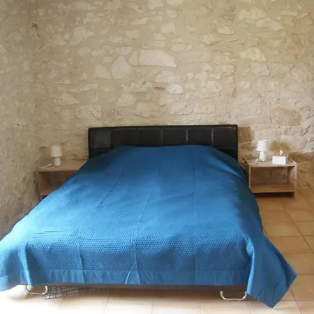 Coussoulesses Bed & Breakfast Anthé