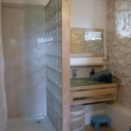 Coussoulesses Bed & Breakfast Anthé