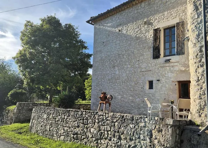 Coussoulesses Bed & Breakfast Anthé