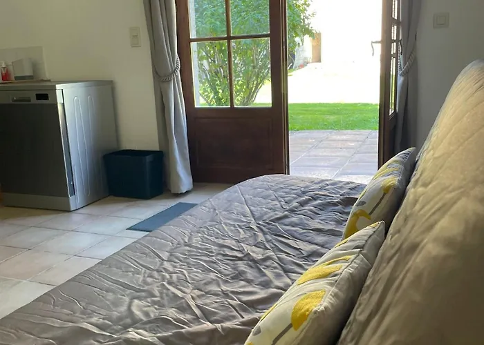 Coussoulesses Bed & Breakfast Anthé